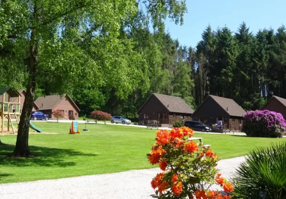 Beautiful-Grounds-at-Alpine-Park-Cottages-Jurassic-coast