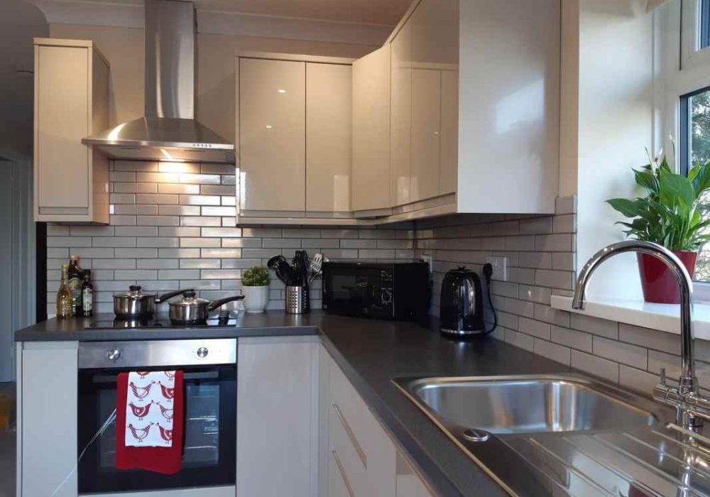 New-Modern-Kitchens-Premier-6-person-1