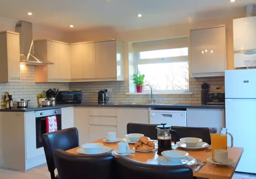 Premier-6-person-kitchen-and-dining