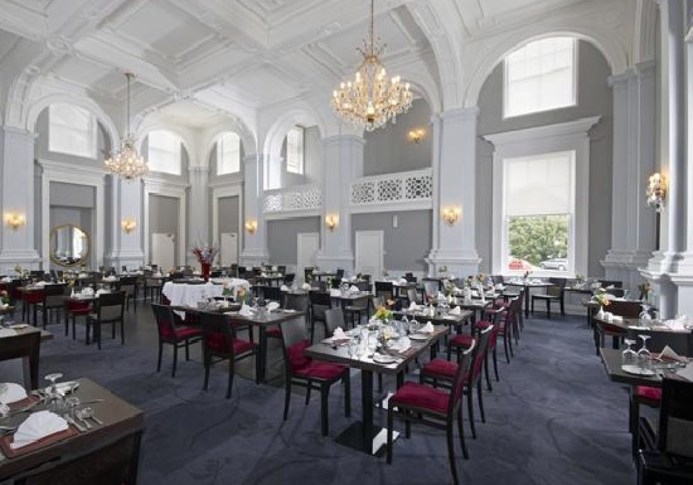 dining-room-at-the-coast